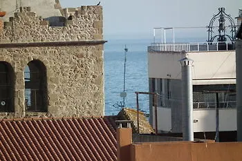 Konukevi San Carlos 2*